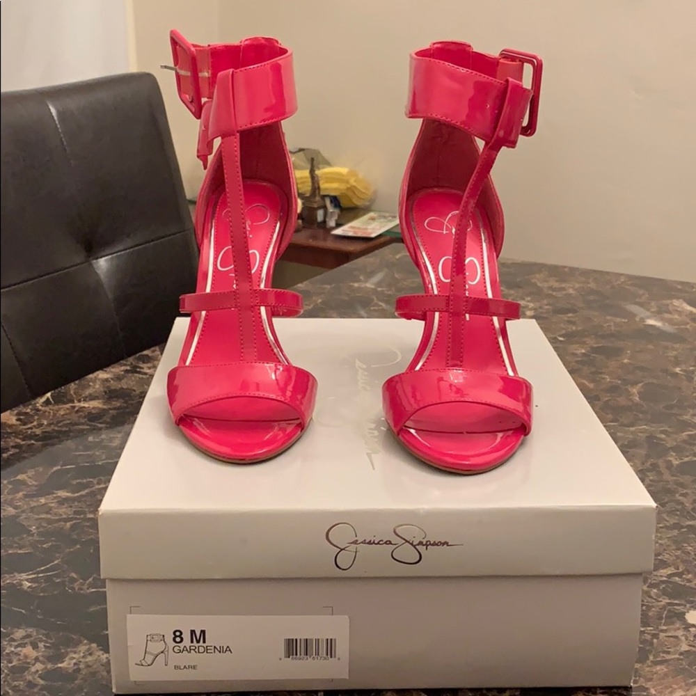 BARND NEW WOMENS SHOES SIZE 8 JESSICA SIMPSON